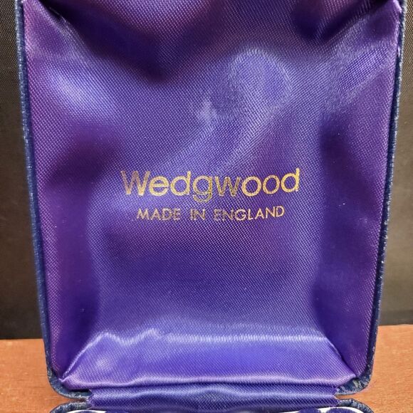 Vintage Wedgwood Jasperware Blue White "Dancing Hours" Egg Pendant - Picture 6 of 9